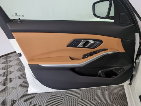 Used 2025 BMW 330i Sedan w/ Convenience Package image 10