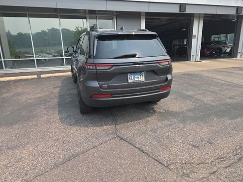 Used 2023 Jeep Grand Cherokee Altitude AWD/4WD image 17