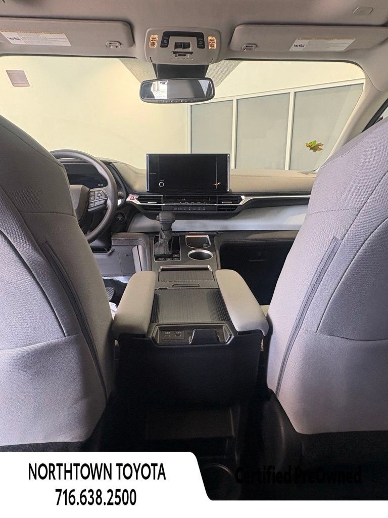 Used 2025 Toyota Sienna LE w/ LE Plus Package AWD/4WD image 14