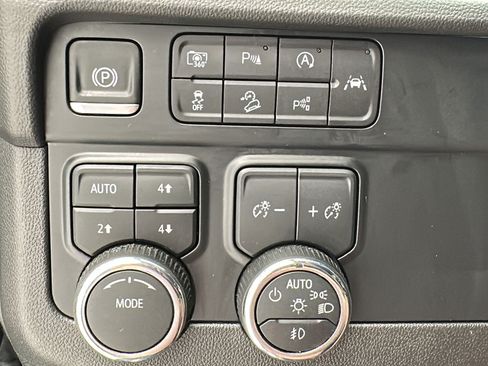 Used 2025 Chevrolet Tahoe Z71 AWD/4WD image 21