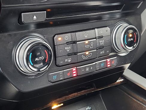 Used 2015 Ford F150 Platinum w/ Equipment Group 701A Luxury image 17