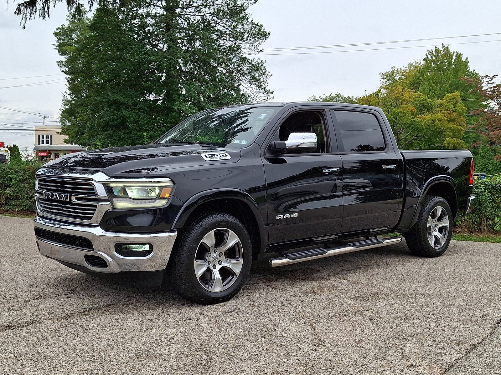 Used 2019 RAM 1500 Laramie AWD/4WD image 3