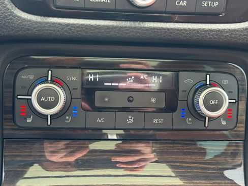 Used 2017 Volkswagen Touareg Executive image 26