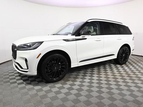 New 2026 Lincoln Aviator Reserve image 2