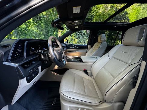 Used 2023 Cadillac Escalade Premium Luxury w/ Performance Package image 10