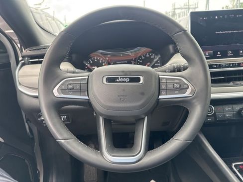 Used 2025 Jeep Compass Limited AWD/4WD image 3