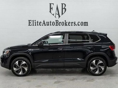 Used 2023 Volkswagen Taos SE image 2