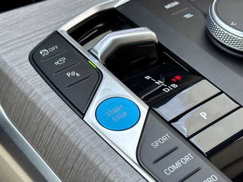 Used 2025 BMW i4 eDrive40 w/ Premium Package image 33