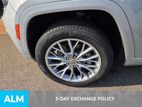 Used 2023 Jeep Grand Cherokee L Summit w/ Advanced Protech Group IV AWD/4WD image 4