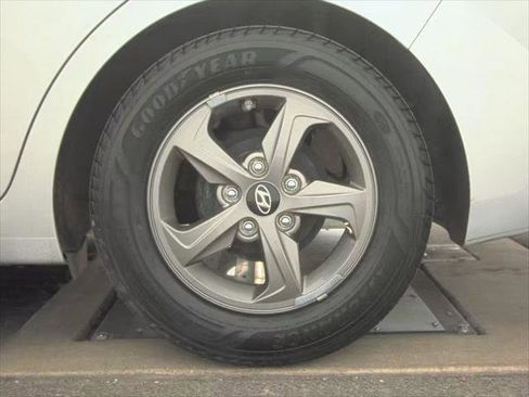 Used 2017 Hyundai Elantra ECO image 9