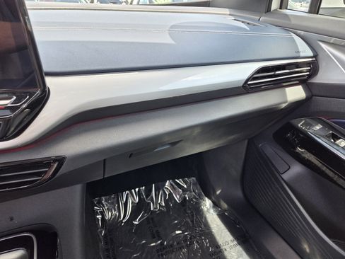 Used 2024 Volkswagen ID.4 S RWD image 27