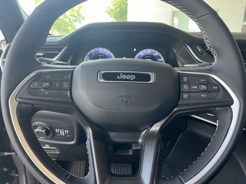 New 2025 Jeep Grand Cherokee L Laredo w/ Luxury Tech Group I image 18