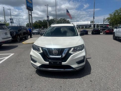 Used 2018 Nissan Rogue SV FWD image 2