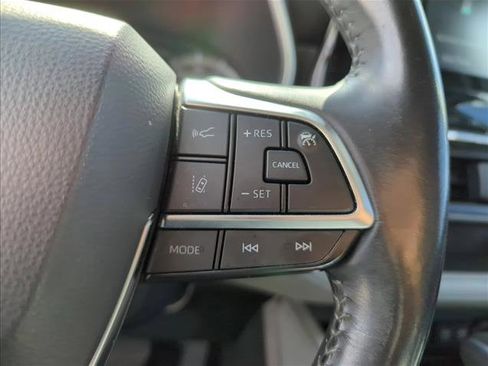 Used 2021 Toyota Highlander XLE image 17