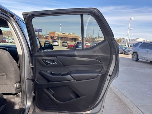 Used 2018 Chevrolet Traverse Premier image 25