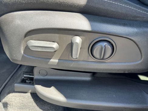 Used 2023 Chevrolet Traverse LT image 22