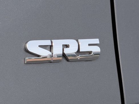 Used 2020 Toyota Tacoma SR5 AWD/4WD image 11