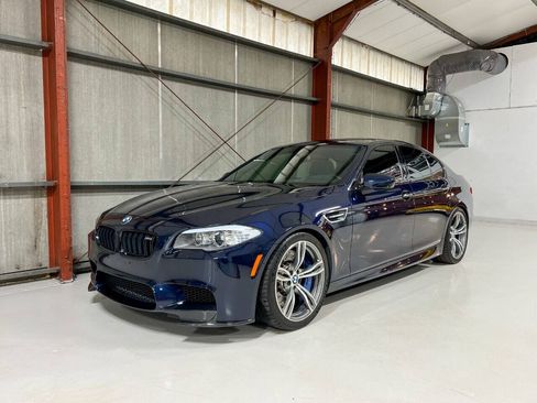 Used 2013 BMW M5 RWD image 2