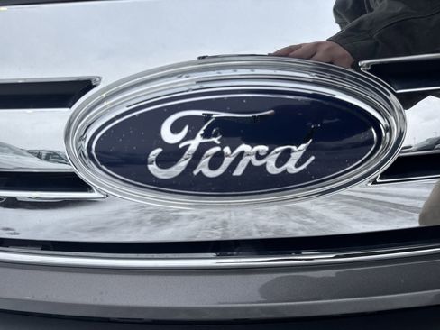 Used 2010 Ford Edge SEL image 29