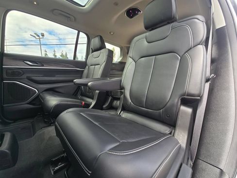 Used 2021 Jeep Grand Cherokee L Limited AWD/4WD image 17