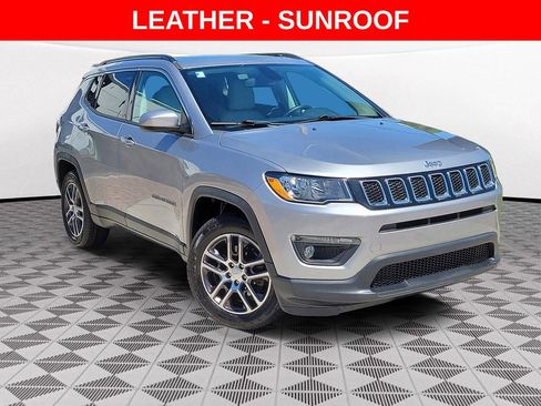 Used 2019 Jeep Compass Latitude FWD image 1