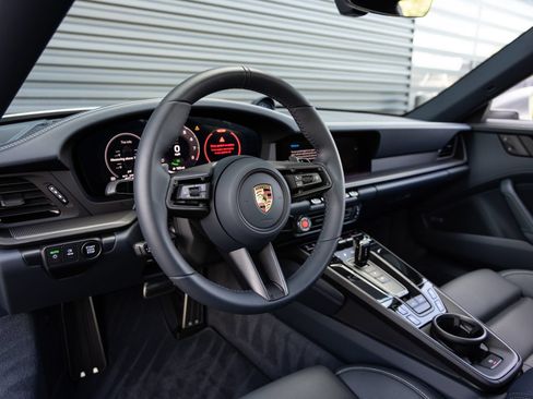 Certified 2025 Porsche 911 Targa 4 GTS AWD/4WD image 4