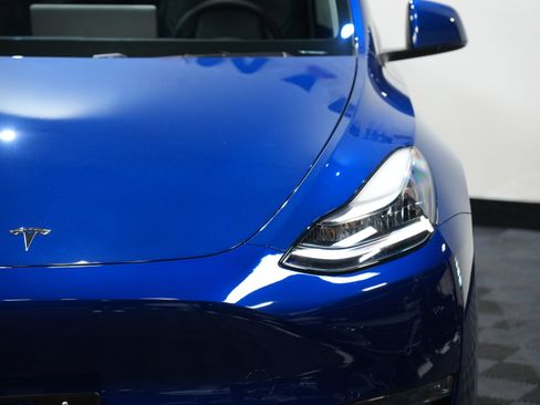 Used 2021 Tesla Model Y Long Range image 10