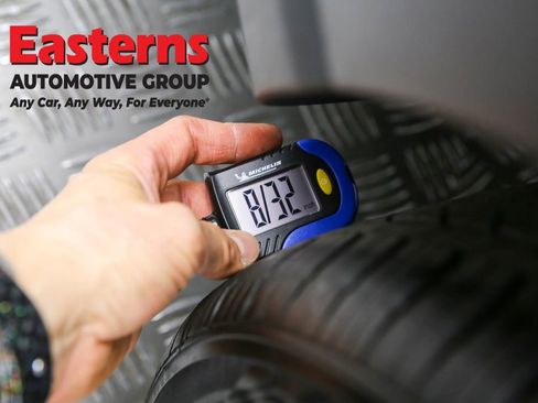 Used 2025 Hyundai Venue SEL image 27