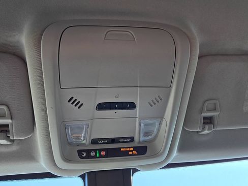 Used 2020 Chevrolet Equinox LT FWD image 25
