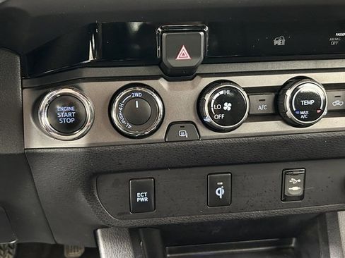 Used 2017 Toyota Tacoma TRD Off-Road w/ Tow Package (A/T) image 22