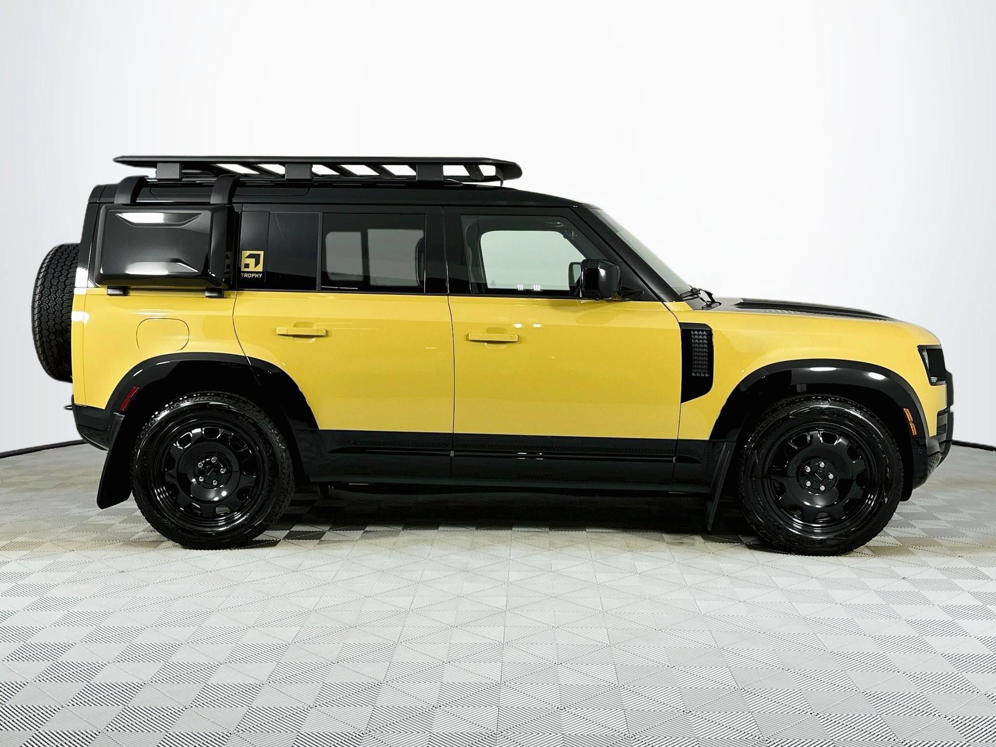 New 2026 Land Rover Defender 110 AWD/4WD image 4