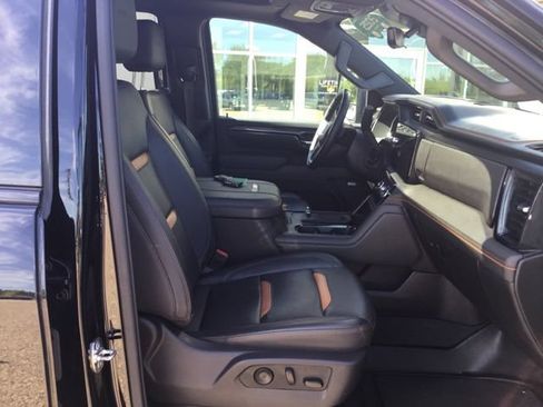 Used 2025 GMC Sierra 3500 AT4 w/ AT4 Premium Plus Package AWD/4WD image 16