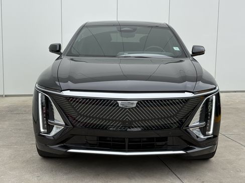 Used 2024 Cadillac Lyriq Luxury w/ LPO, Floor Liner Package AWD/4WD image 3