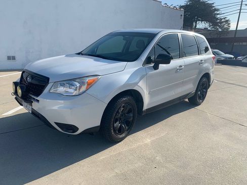 Used 2014 Subaru Forester 2.5i AWD/4WD image 2