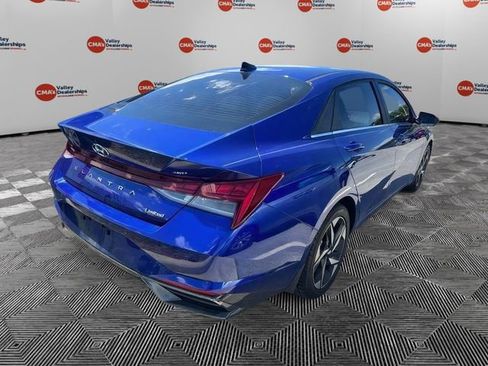 Used 2023 Hyundai Elantra Limited w/ Preferred Accessory Package FWD image 4