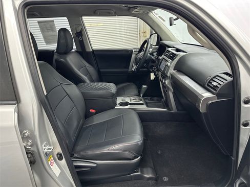 Used 2018 Toyota 4Runner SR5 Premium image 14