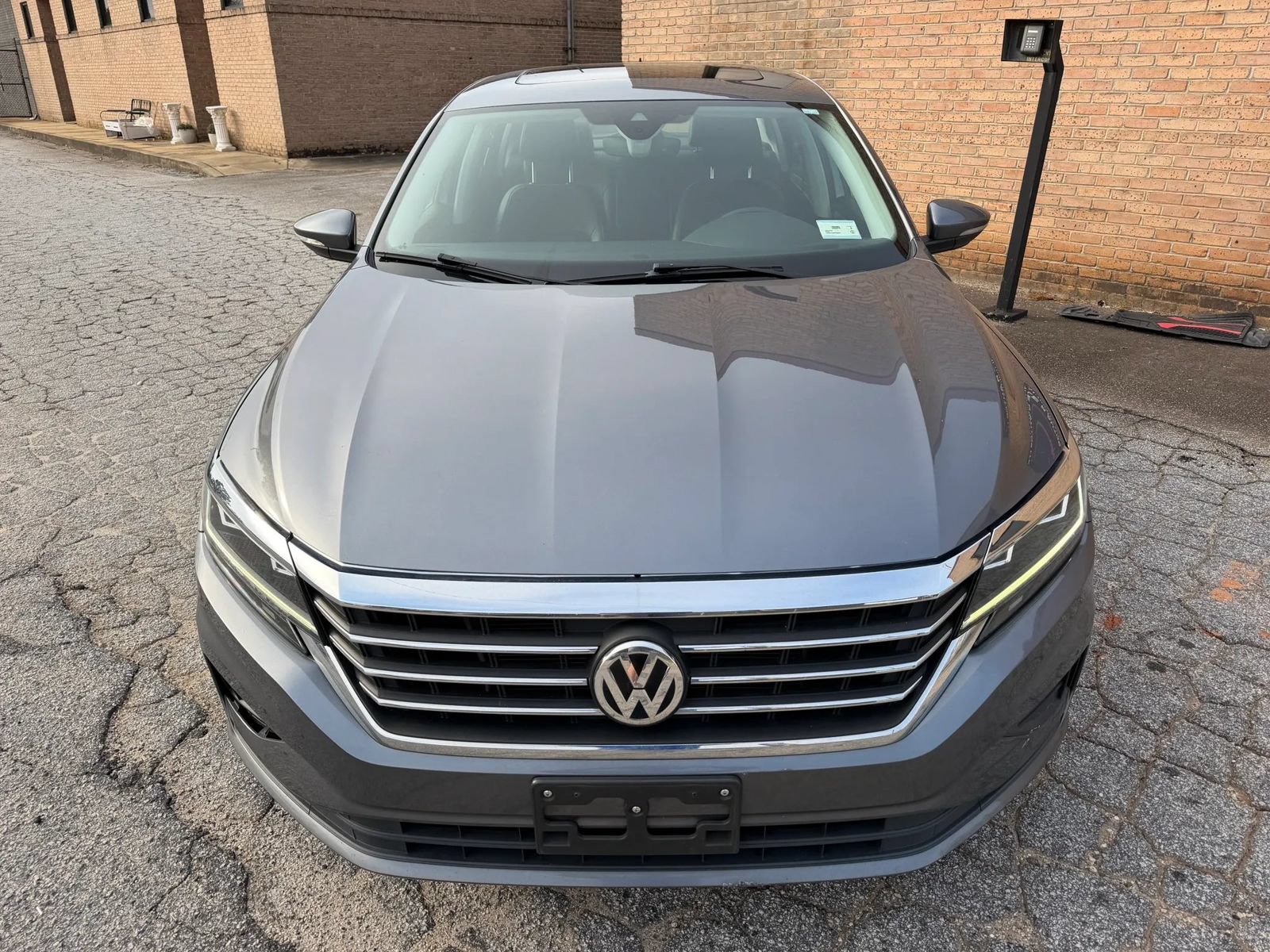 Used 2021 Volkswagen Passat 2.0T SE FWD image 2
