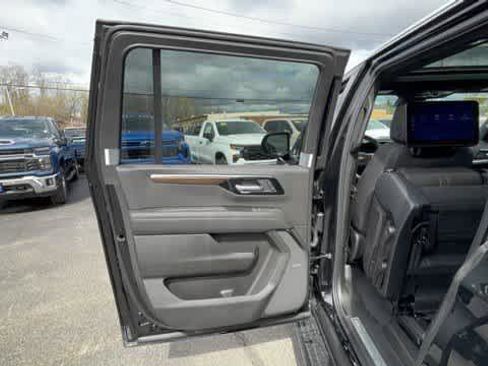 New 2026 Chevrolet Suburban High Country AWD/4WD image 30