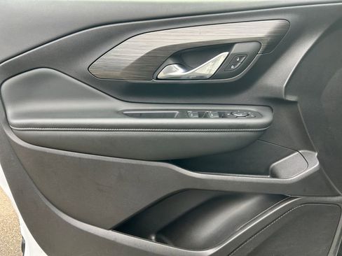 Used 2024 GMC Terrain SLE w/ Elevation Edition image 22