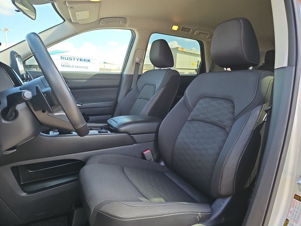 Used 2025 Nissan Pathfinder SV AWD/4WD image 15