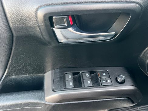 Used 2021 Toyota Tacoma TRD Off-Road image 12