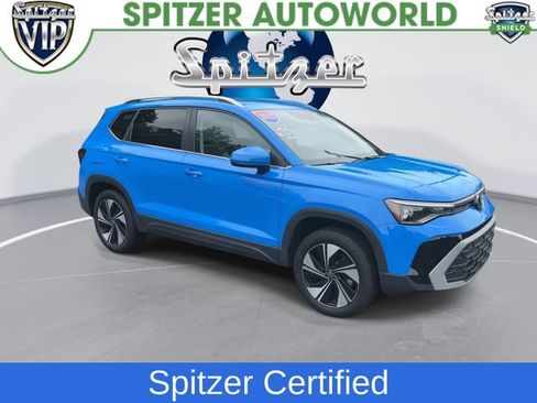 Used 2025 Volkswagen Taos SE AWD/4WD image 2