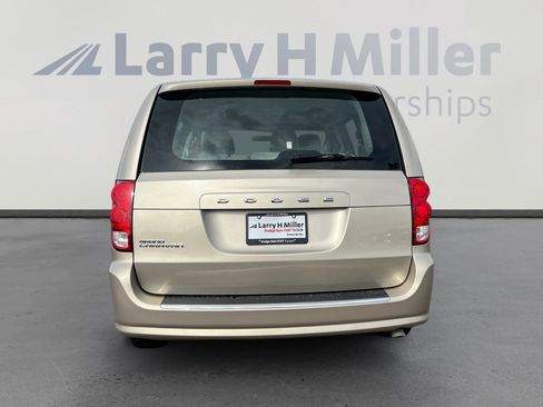 Used 2016 Dodge Grand Caravan American Value Package image 4