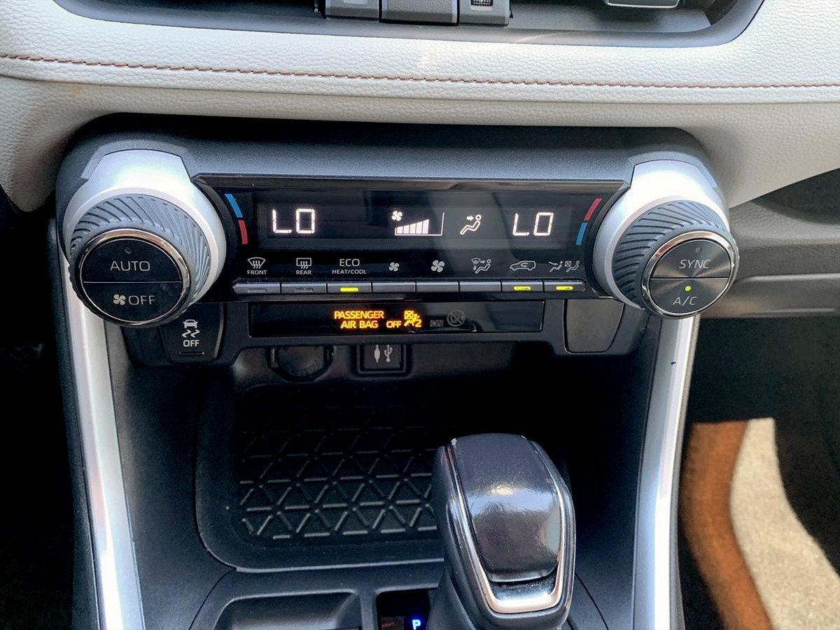Used 2019 Toyota RAV4 XLE Premium FWD image 24