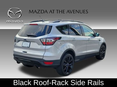 Used 2017 Ford Escape SE w/ Equipment Group 201A FWD image 4