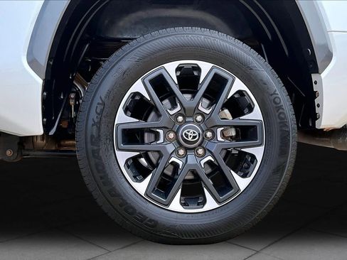 Used 2025 Toyota Tundra Limited AWD/4WD image 11
