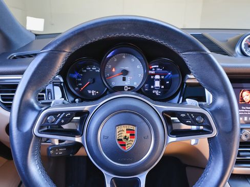Used 2021 Porsche Macan S image 36