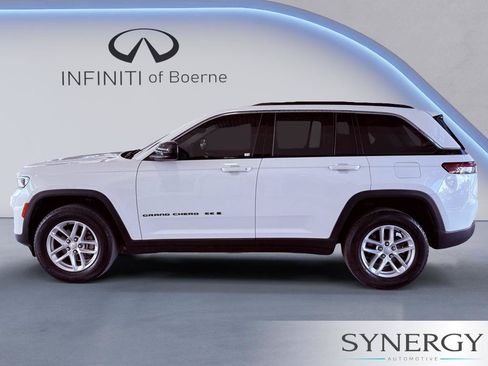 Used 2023 Jeep Grand Cherokee Laredo AWD/4WD image 8