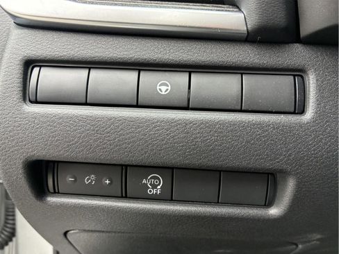 Used 2023 Nissan Rogue SV AWD/4WD image 17
