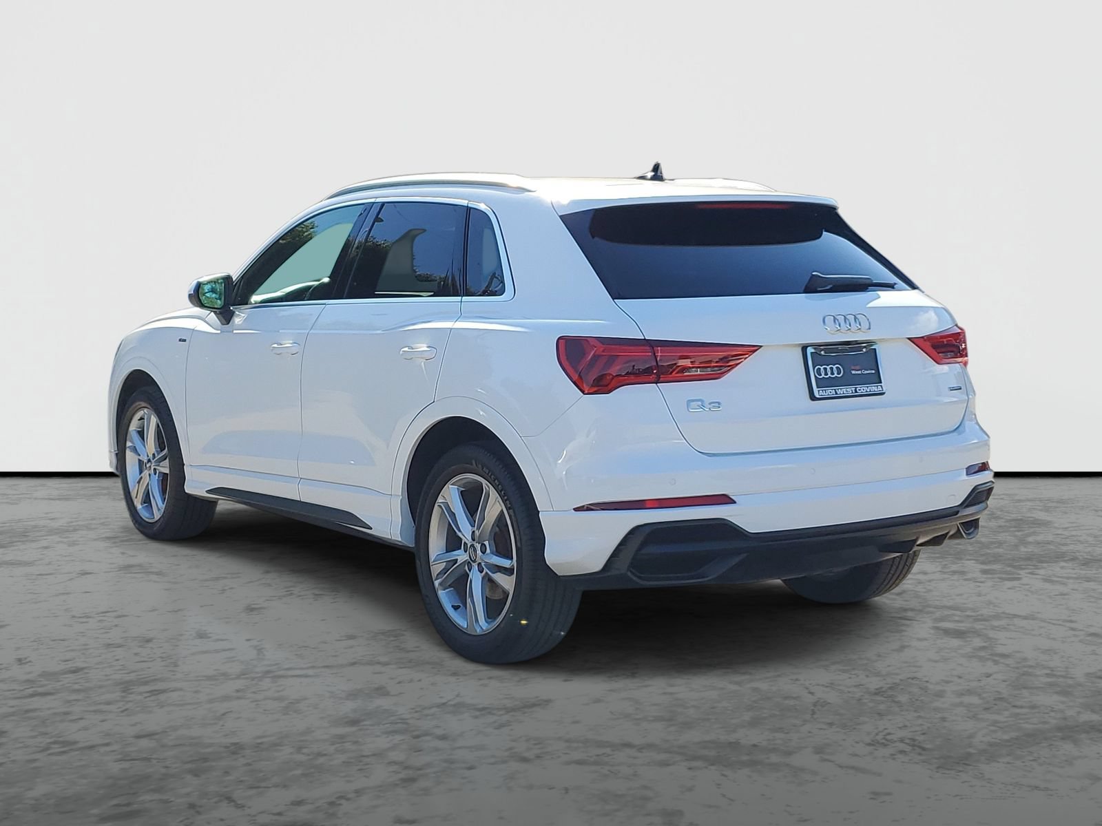 Used 2020 Audi Q3 2.0T Premium Plus w/ Premium Plus Package AWD/4WD image 3
